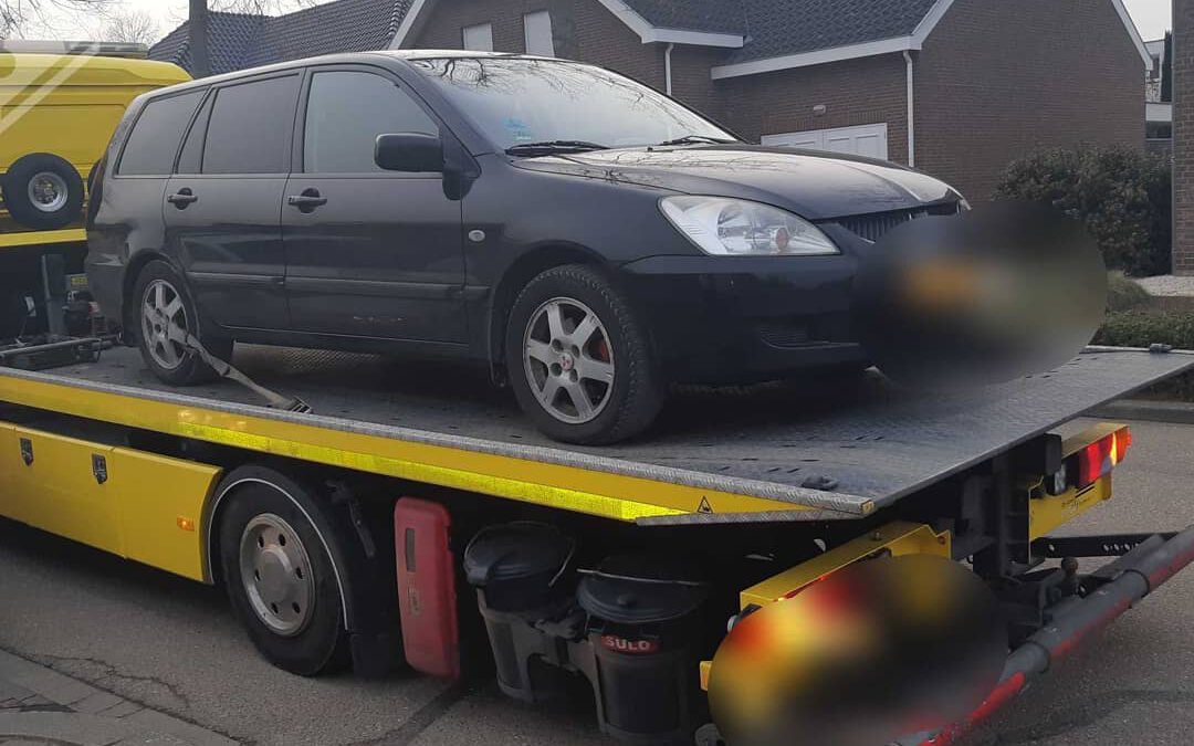 Voor derde keer betrapt op rijden zonder rijbewijs: auto afgepakt