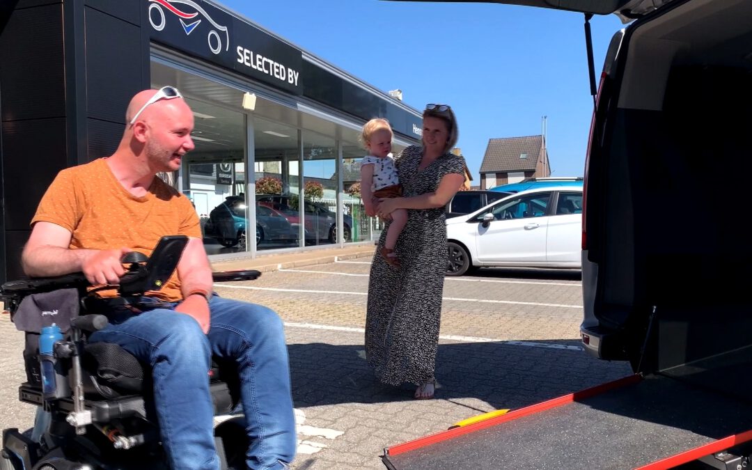Rolstoelbus maakt gezinsuitstapje voor verlamde Maurice uit Nieuwstadt weer mogelijk