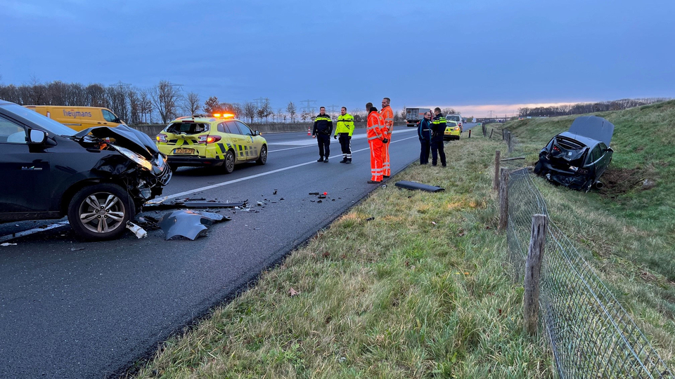 Ongeluk op A73 bij Sint Joost: weginspecteur aangereden