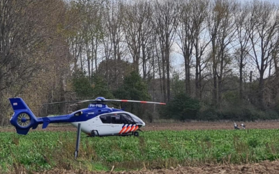 Politiehelikopter vindt vermiste bejaarde met scootmobiel terug op akker