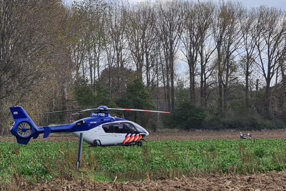 Politiehelikopter Vindt Vermiste Bejaarde Met Scootmobiel Terug Op Akker