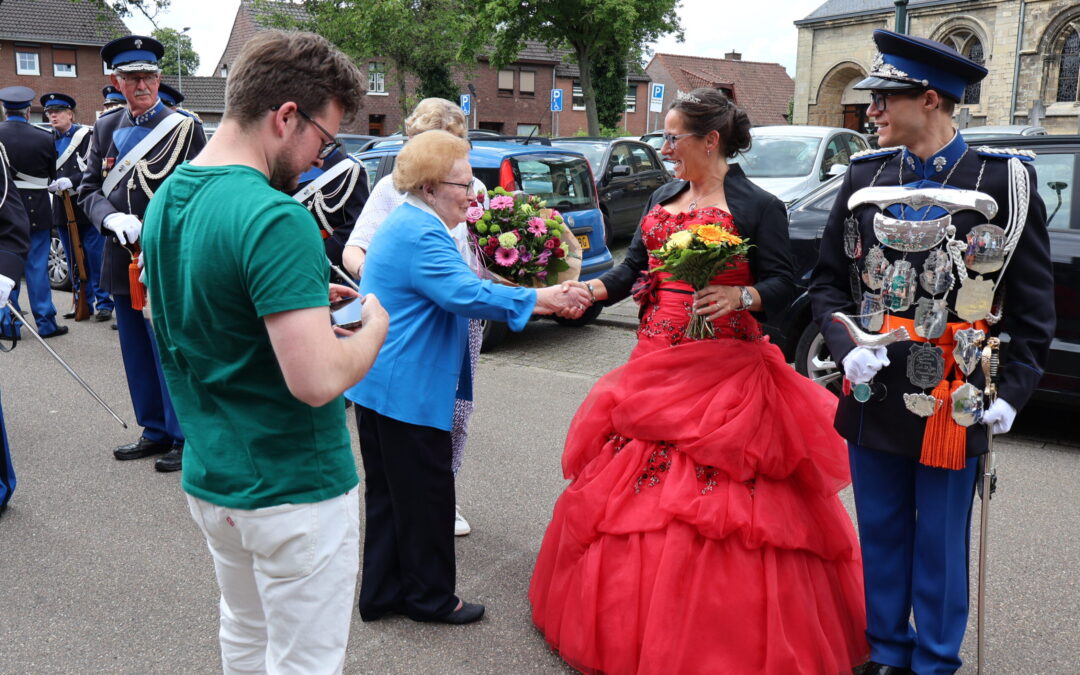 Schutterij Nieuwstadt loopt uit voor 100e verjaardag ‘oma Anna’