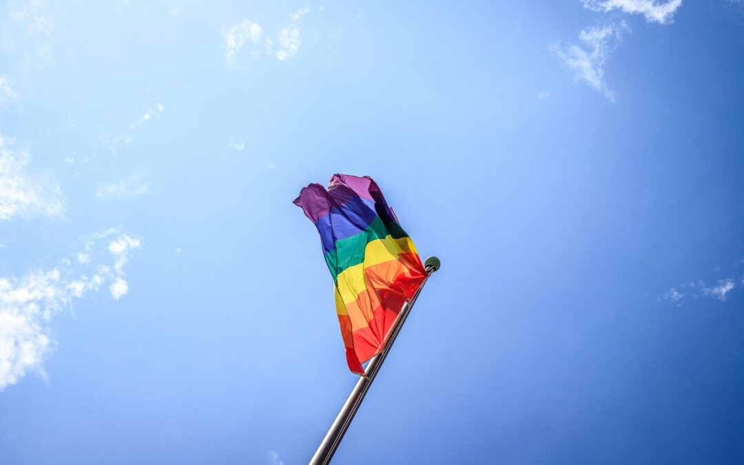 Echt-Susteren hijst voor het eerst regenboogvlag op Coming Out Day