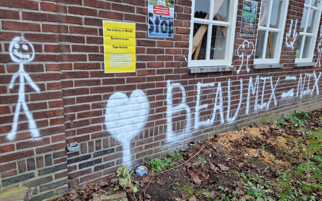 Actievoerders verlaten woensdagavond bezette hoeve in Susteren