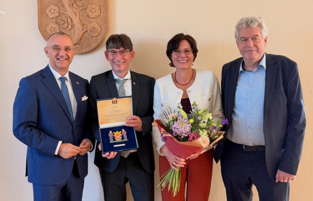 Ere-plaquette van de gemeente Echt-Susteren voor Norbert Reyans