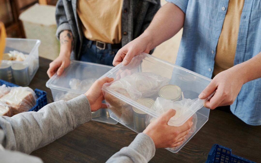Voedselbank Midden-Limburg zamelt levensmiddelen in.