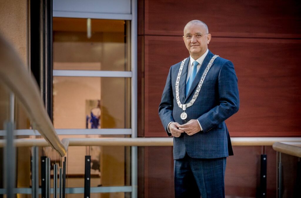 Burgemeester Hessels langere tijd niet in functie