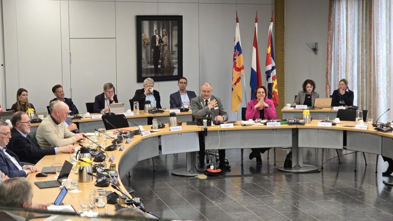 Echt-Susteren neemt afscheid van acht raadsleden, twee lintjes uitgedeeld