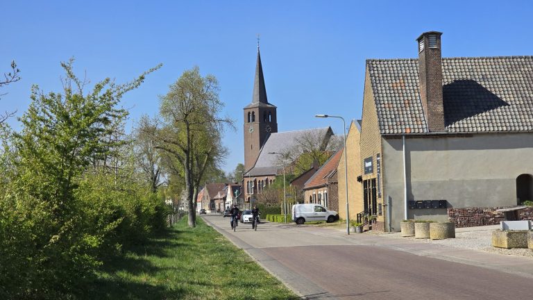 Nieuwe fietskaart Midden-Limburg met Cuypersroute en windmolenroute Weert