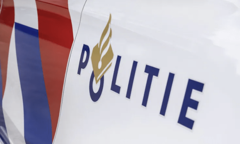 Automobilist gewond na botsing met vrachtwagen op A2