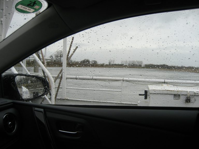 Regenachtig begin van het weekend, zondag droog en zachter in Midden-Limburg
