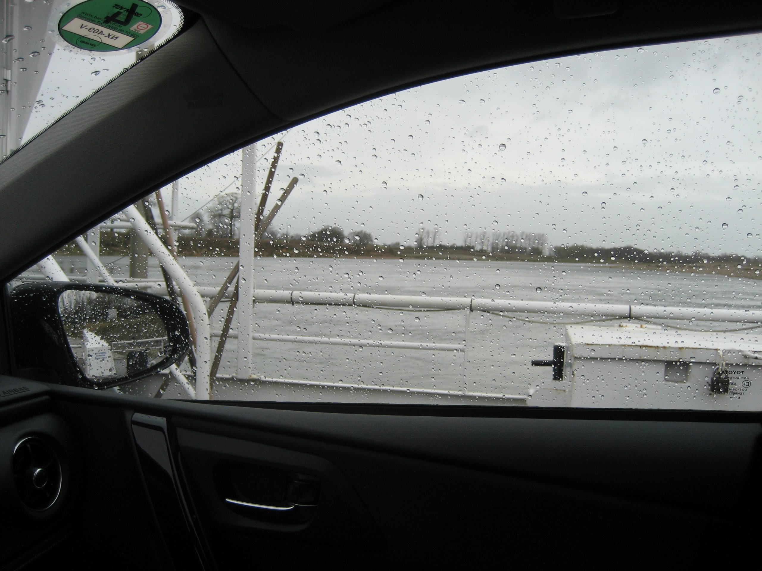 Regenachtig begin van het weekend, zondag droog en zachter in Midden-Limburg