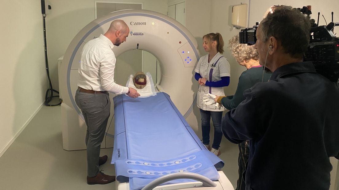 Koning Zwentibold krijgt na 1100 jaar een gezicht: schedel van Susterse heilige in scan