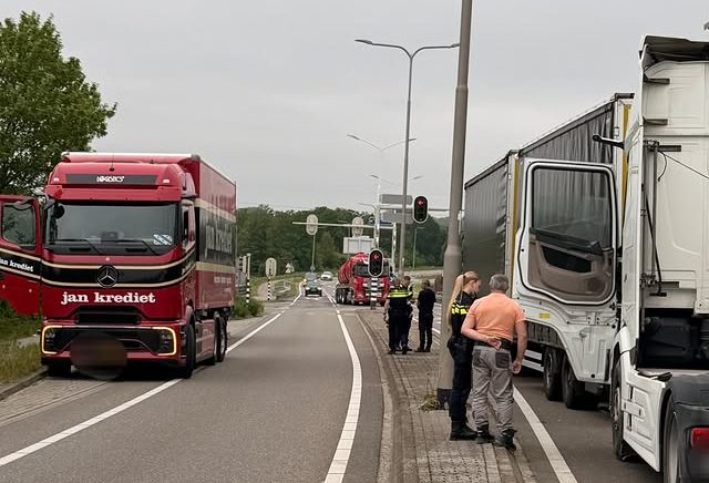 ‘Boete goedkoper dan omrijden’, truckers negeren bewust afsluiting brug Roosteren