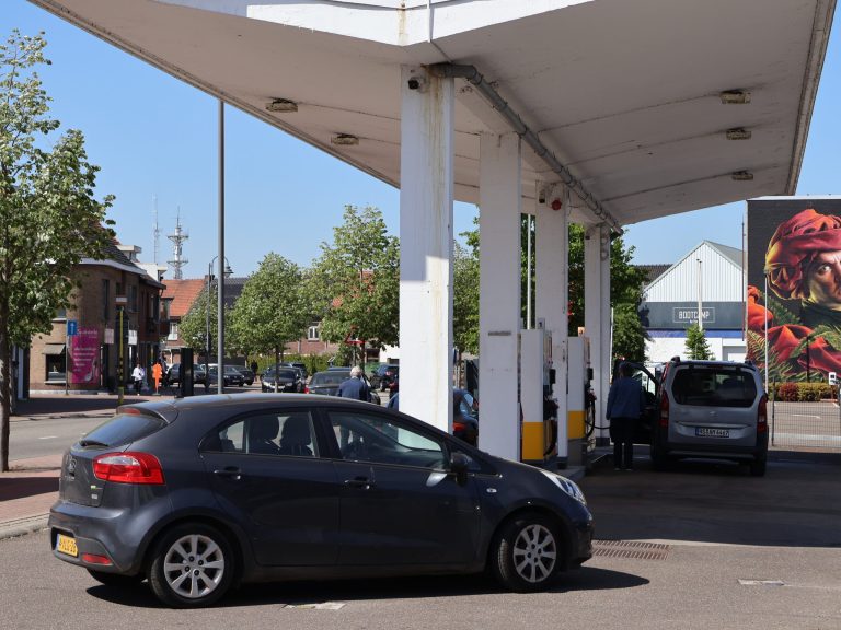 België verlaagt prijzen aan de pomp, tanken weer iets goedkoper