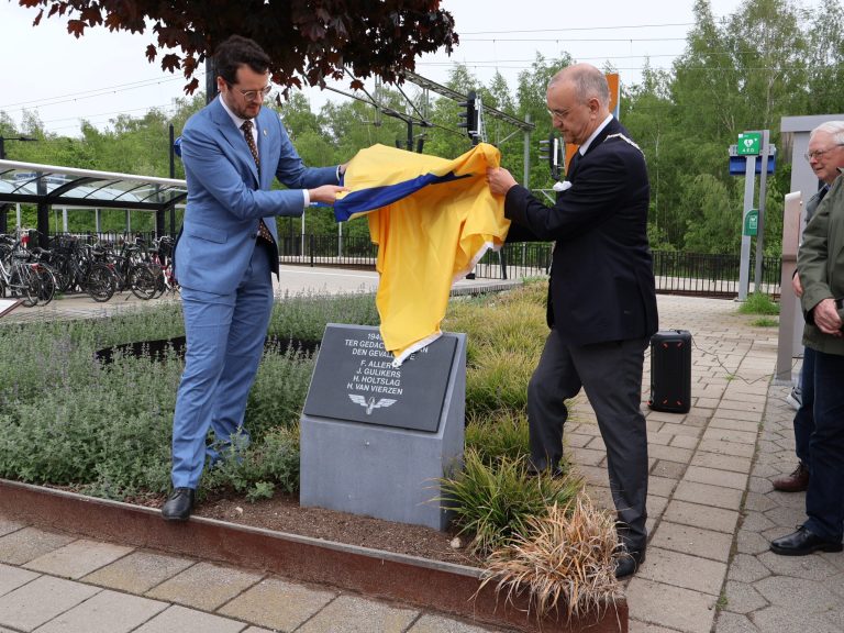 Onthulling oorlogsplaquette Susteren met reflectie op het verleden