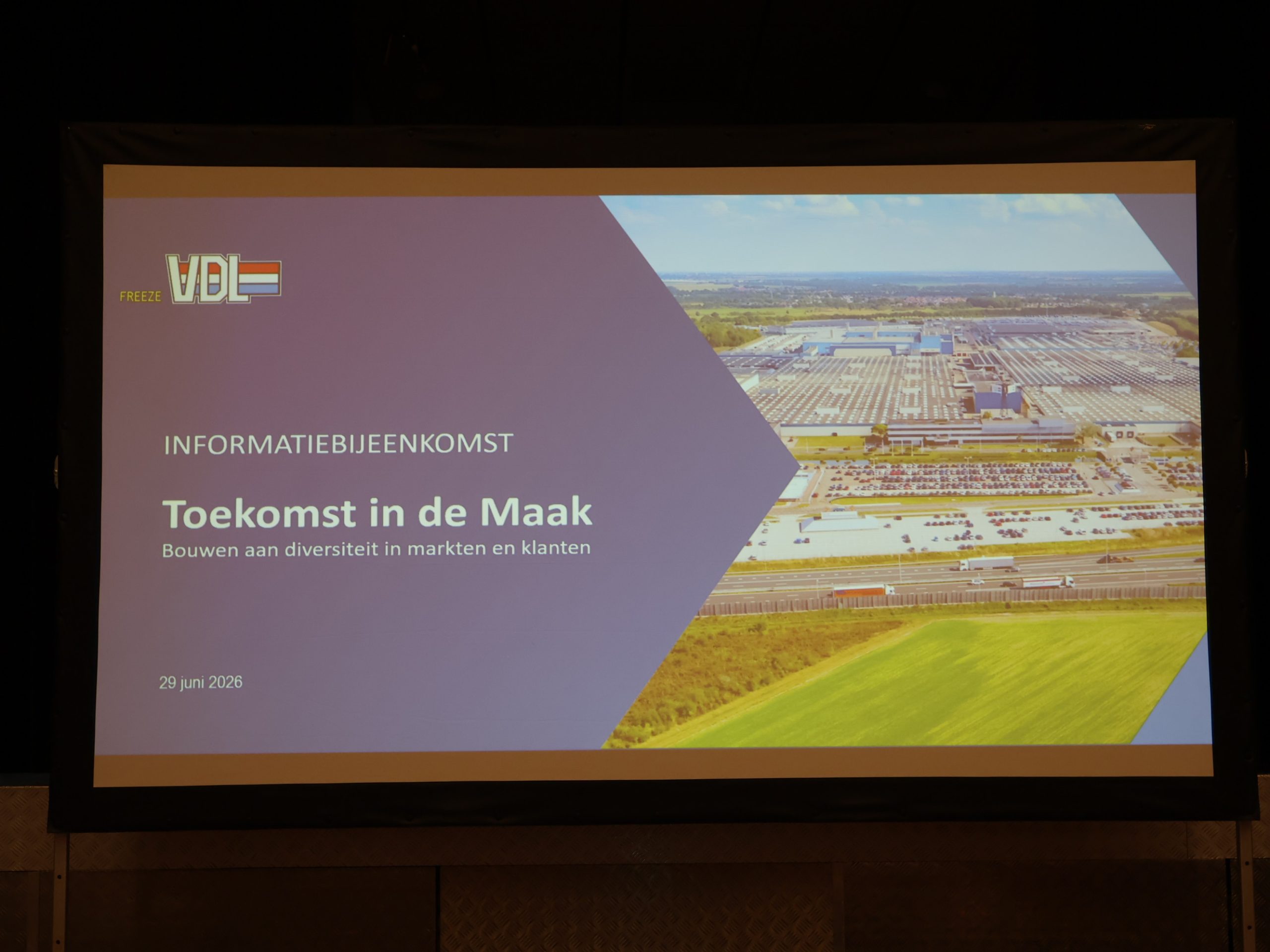 Defensieplannen, 2.000 banen en groencompensatie: buurt krijgt kijkje in toekomst VDL Nedcar