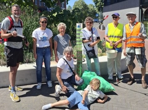 Vrijwilligers ruimen 4.500 sigarettenpeuken op in centrum van Echt