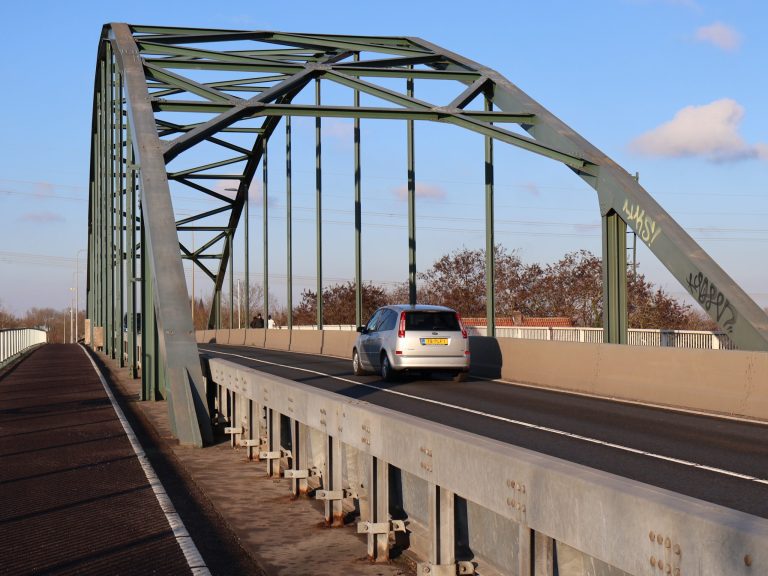 Hoogteportalen bij brug Roosteren en Kelperbrug