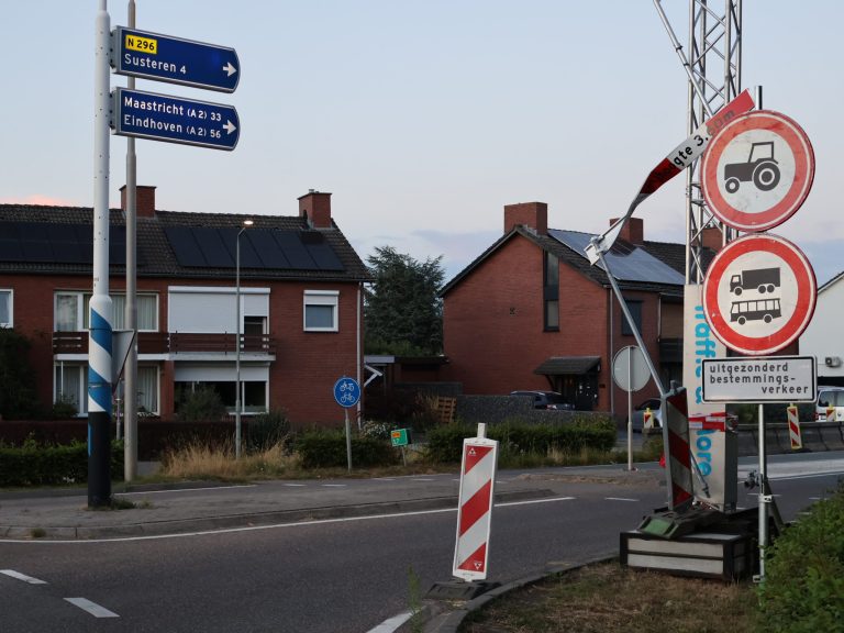 Opnieuw incident: hoogteportaal bij brug Roosteren stuk gereden