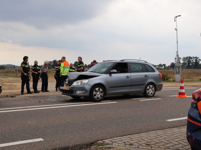 Meteen al aanrijding op eerste dag werkzaamheden rotonde Roosteren