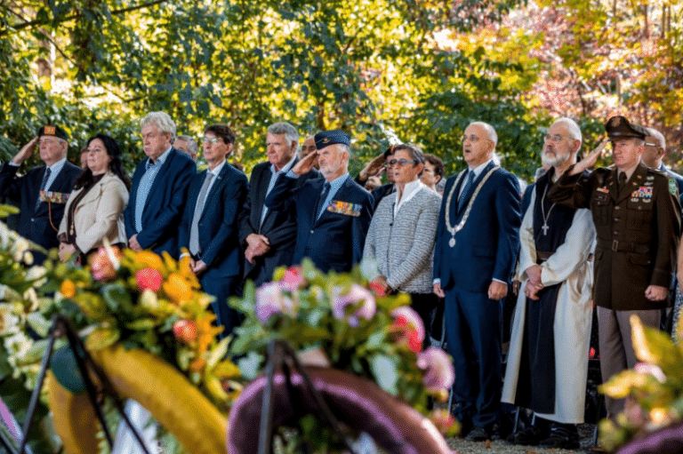 Sfeervolle herdenking bij monument Abdij Lilbosch