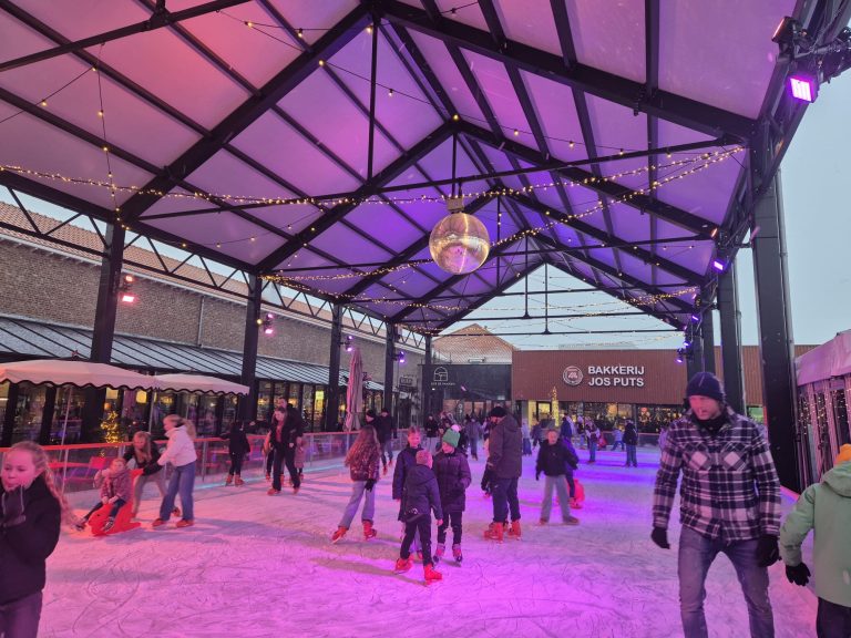Drukbezochte schaatsbaan in Echt keert rond feestdagen weer terug: ‘Nog groter’
