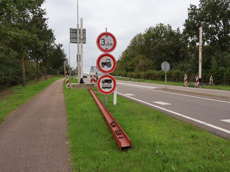 Brugproblemen Roosteren en Kelpen kosten provincie tot nu toe ruim 1,1 miljoen euro